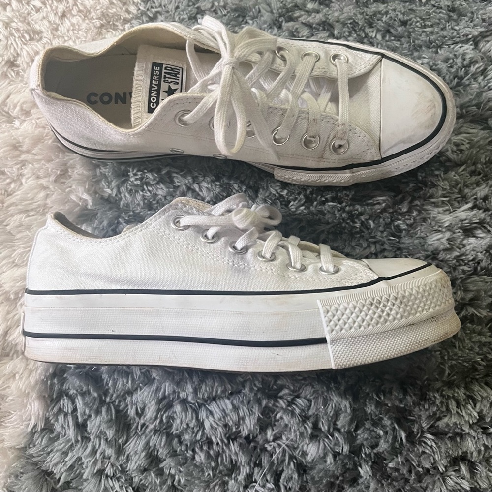 Womens Converse Chuck Taylor All Star Lo Platform Sneaker - White